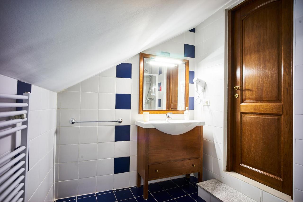 Cozy Attic Room V Boekarest Buitenkant foto